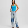 AVSLAPPEDE JEANS MED FARGEKONTRASTER