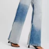 AVSLAPPEDE JEANS MED FARGEKONTRASTER