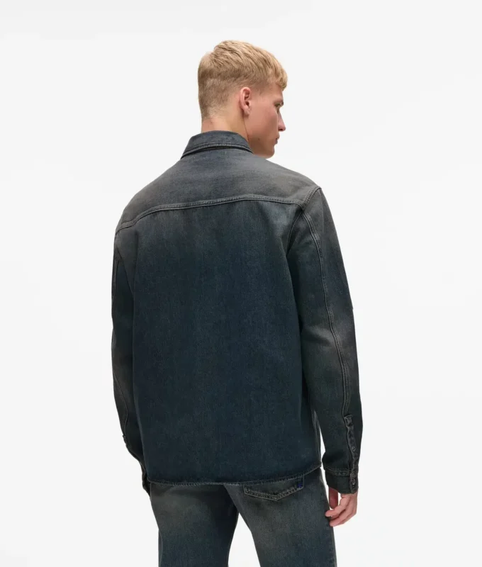 Avslappet denimskjorte