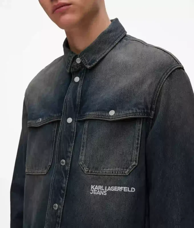 Avslappet denimskjorte