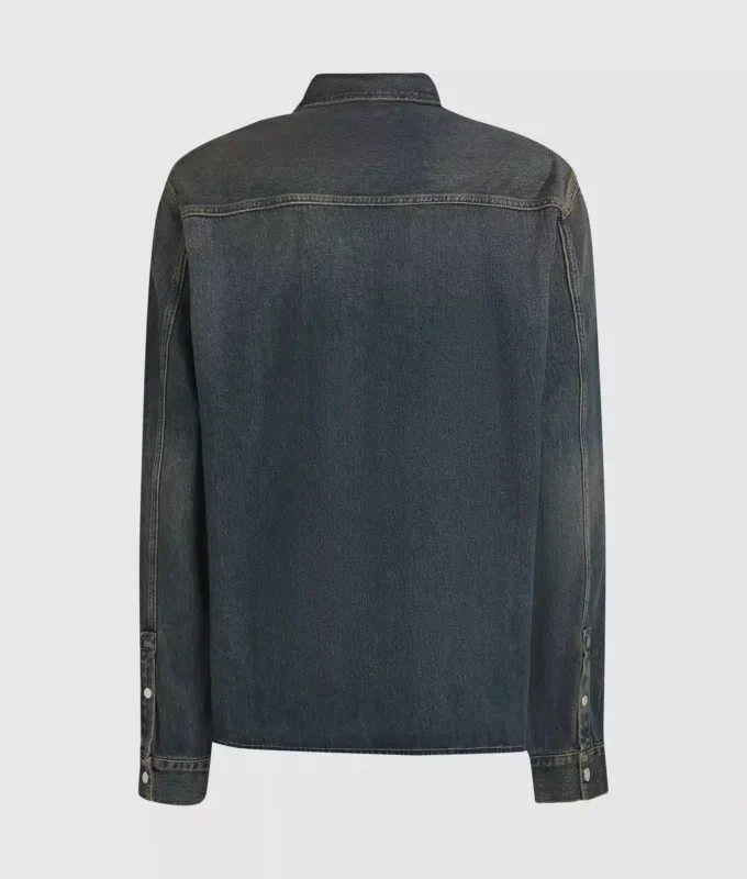 Avslappet denimskjorte