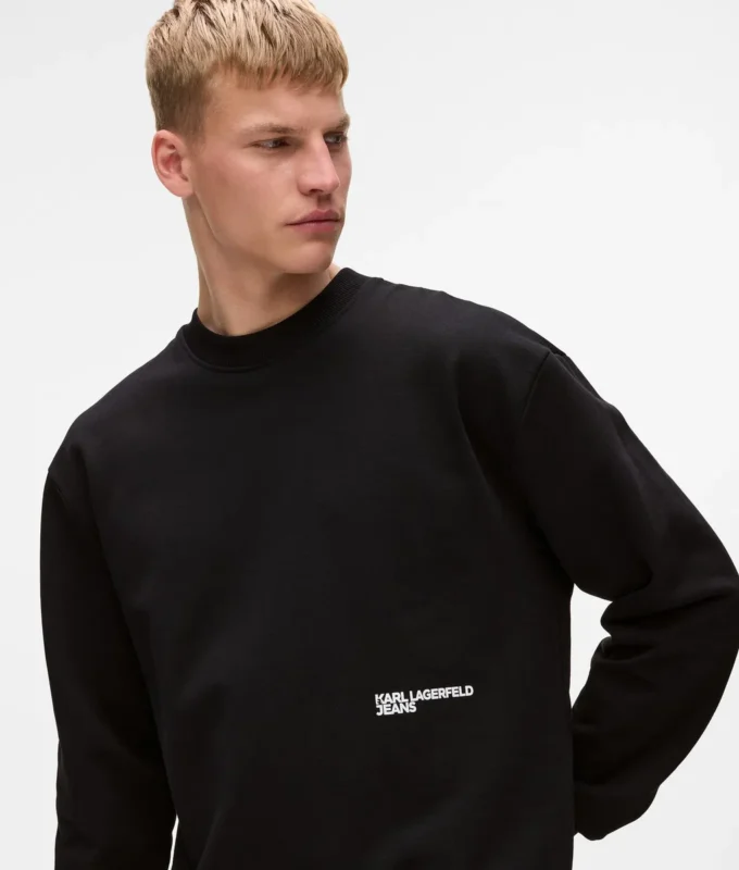 Avslappet sweatshirt med Karl-sitat