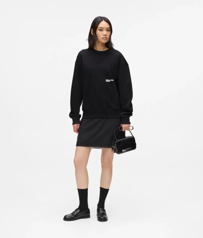 Avslappet sweatshirt med Karl-sitat