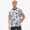 Avslappet T-skjorte med monogram over hele