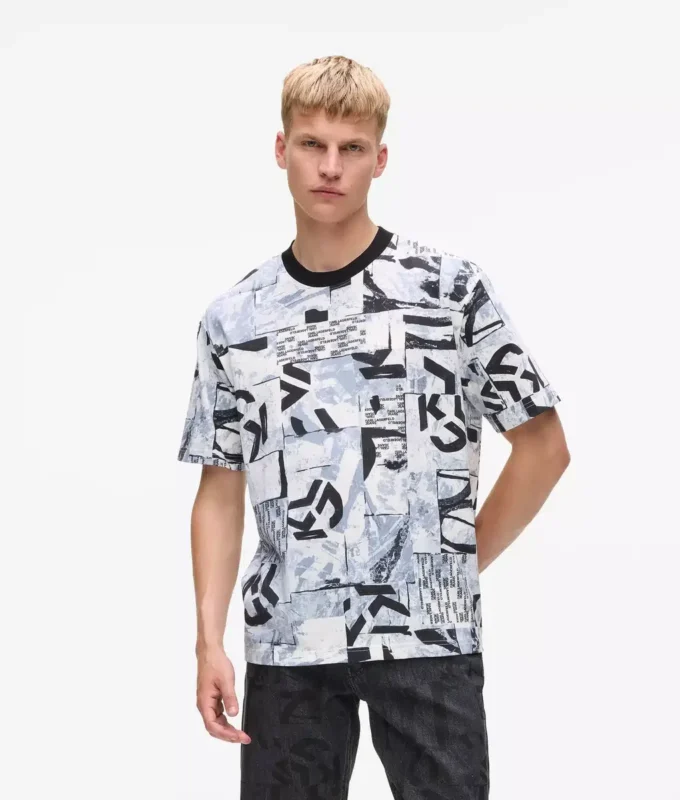 Avslappet T-skjorte med monogram over hele