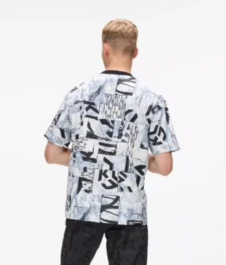 Avslappet T-skjorte med monogram over hele