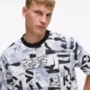 Avslappet T-skjorte med monogram over hele