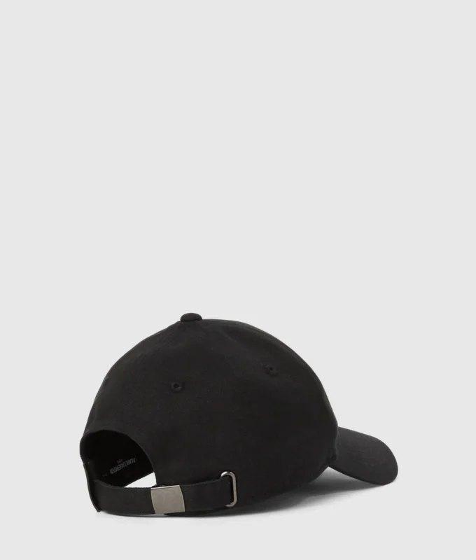 Baseballcap for gutter