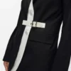 Blazer med belte og kontrastrevers