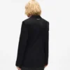 Blazer med belte og kontrastrevers