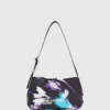 BLOMSTRET NYLON SKULDERVESKE