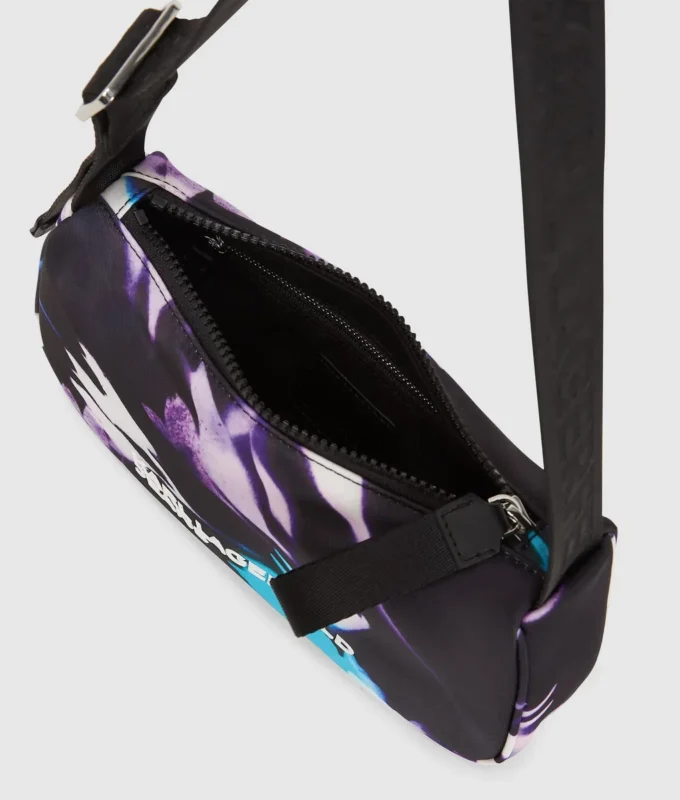BLOMSTRET NYLON SKULDERVESKE