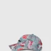 Cap med graffititrykk over hele