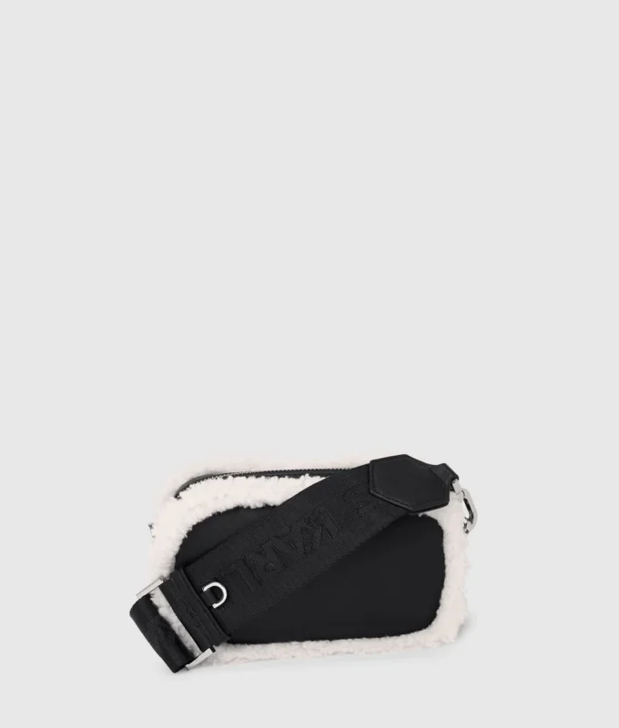 Crossbody-kameraveske i shearling