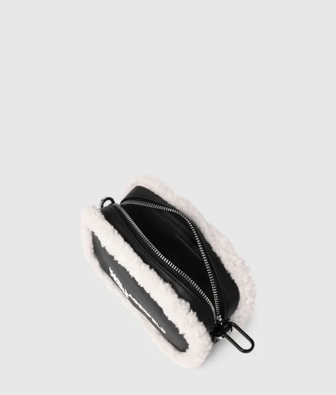 Crossbody-kameraveske i shearling