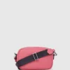 Crossbody-kameraveske med bokslogo