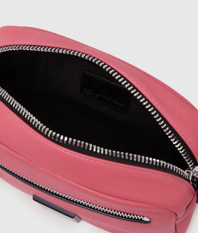 Crossbody-kameraveske med bokslogo