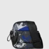 Crossbody-veske med graffititrykk