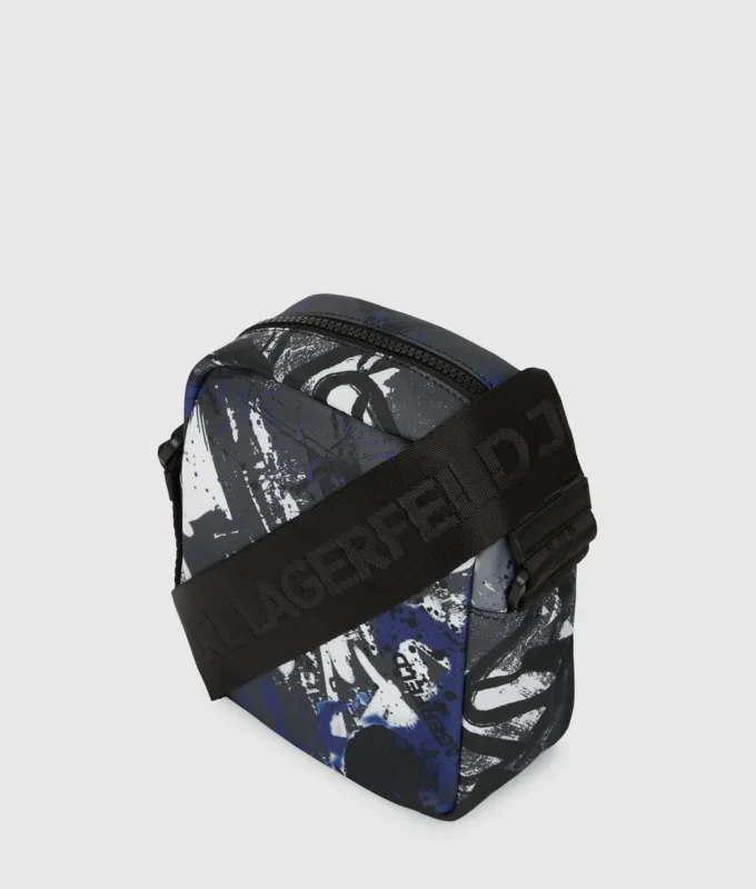 Crossbody-veske med graffititrykk