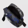 Crossbody-veske med graffititrykk
