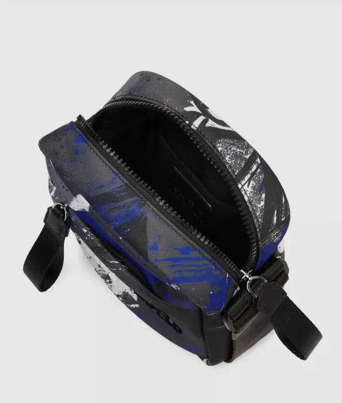 Crossbody-veske med graffititrykk