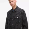 Denimjakke med monogram over hele