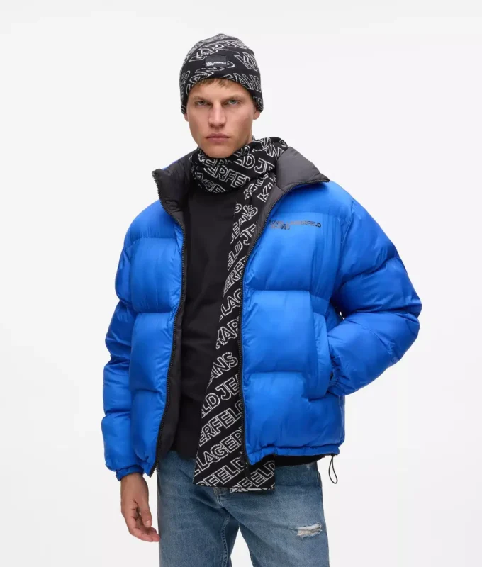 Gavesett med skjerf og lue med logo
