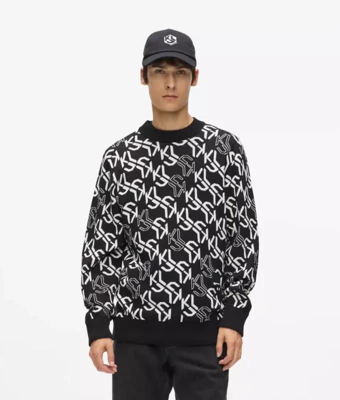 Genser med monogram over hele
