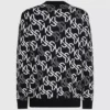 Genser med monogram over hele