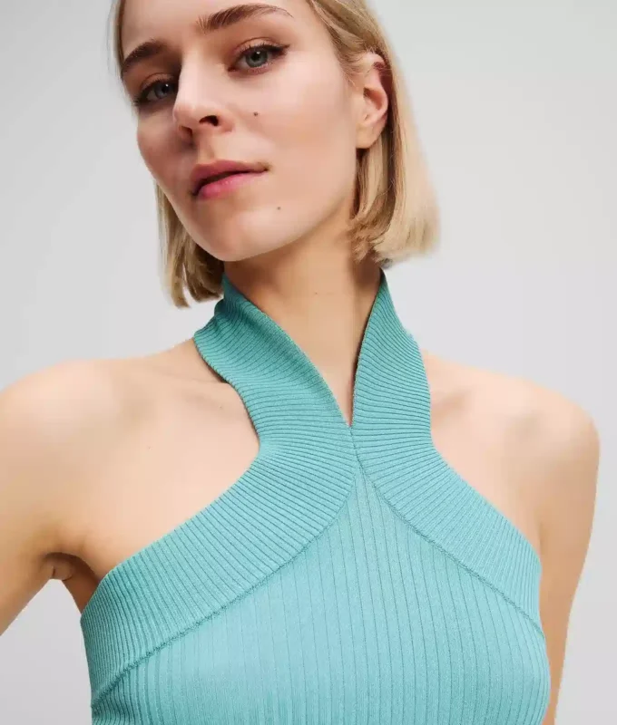 HALTERNECK STRIKKET TOPP