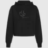 Hettegenser med monogram og nitter