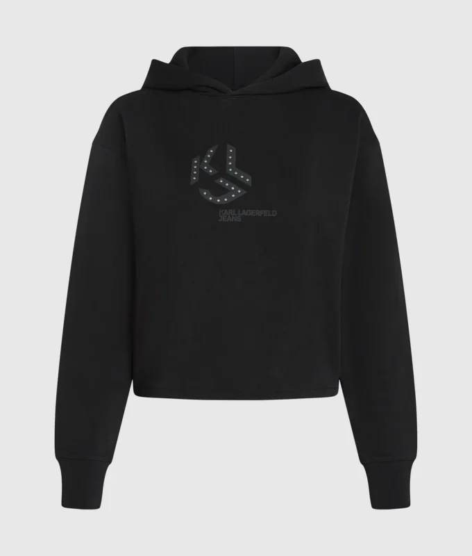 Hettegenser med monogram og nitter