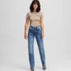 HØYRYGGEDE RETT JEANS