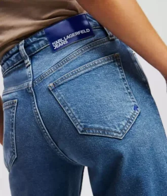 HØYRYGGEDE RETT JEANS