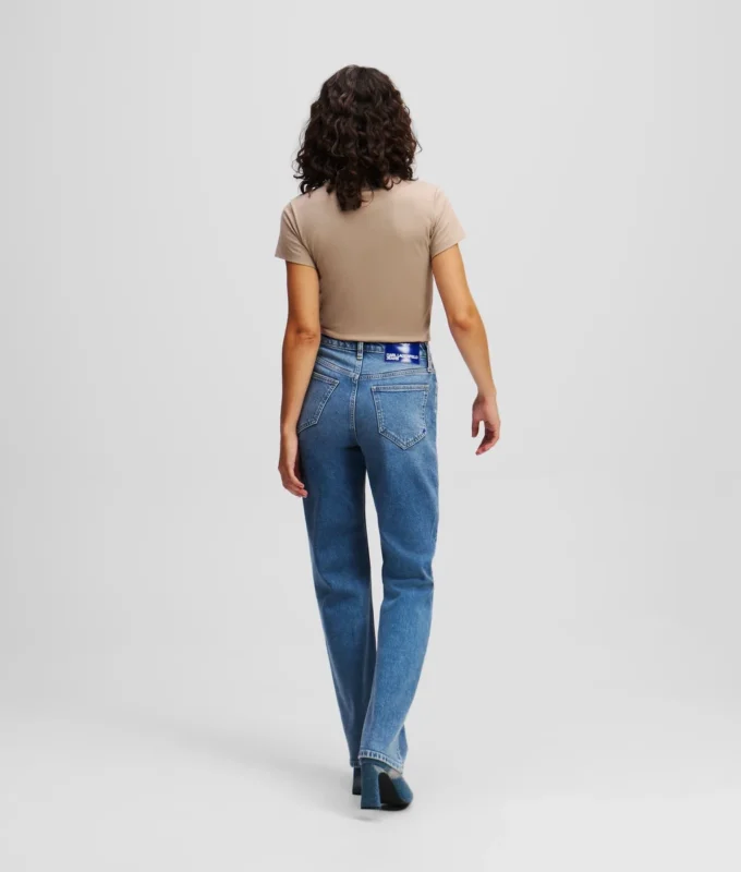 HØYRYGGEDE RETT JEANS