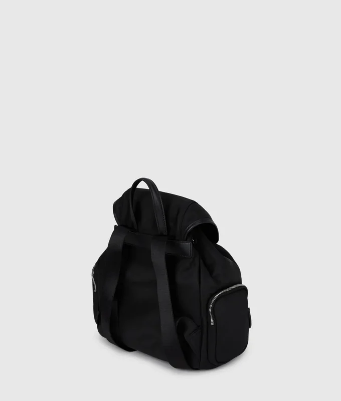 Ikon liten ryggsekk i nylon med klaff
