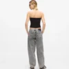 Jeans med middels høy midje og tynne ben