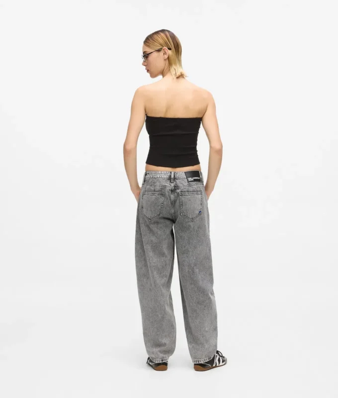 Jeans med middels høy midje og tynne ben