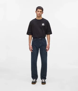 Jeans med monogram over hele