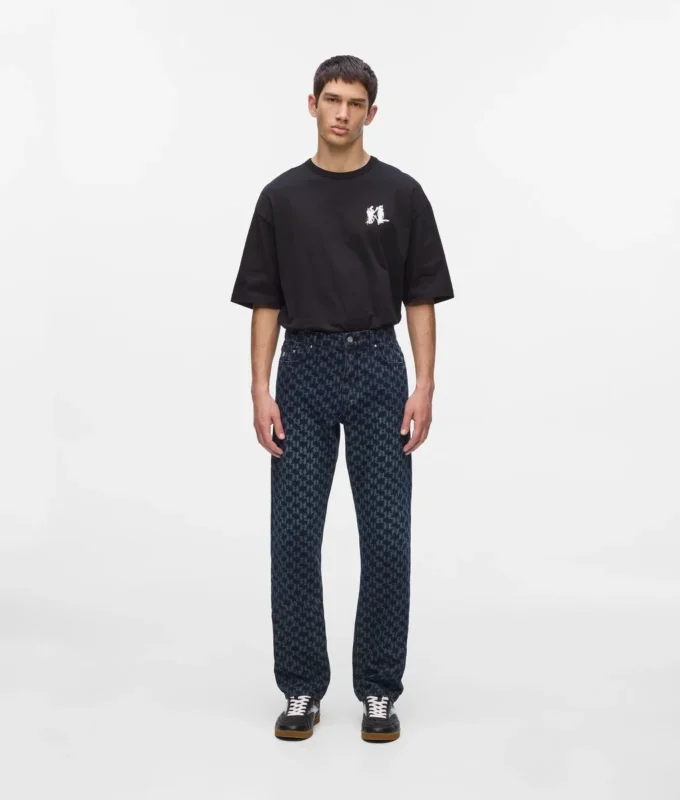 Jeans med monogram over hele
