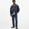 Jeans med monogram over hele
