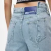 Jeans med sømmer, middels høy midje og avslappet passform