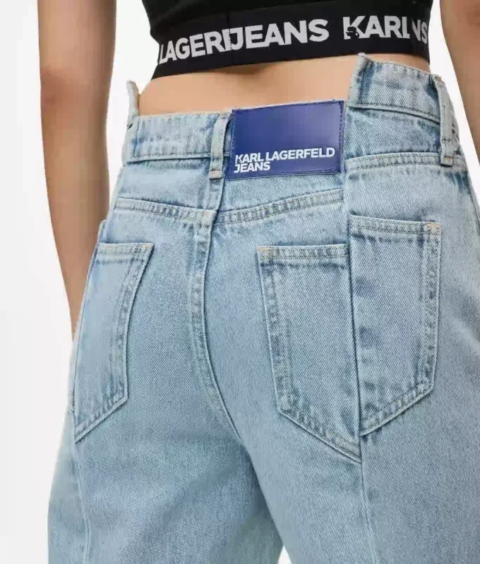 Jeans med sømmer, middels høy midje og avslappet passform