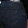 Jeans med splittet kant og utvidet ben