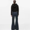 Jeans med splittet kant og utvidet ben