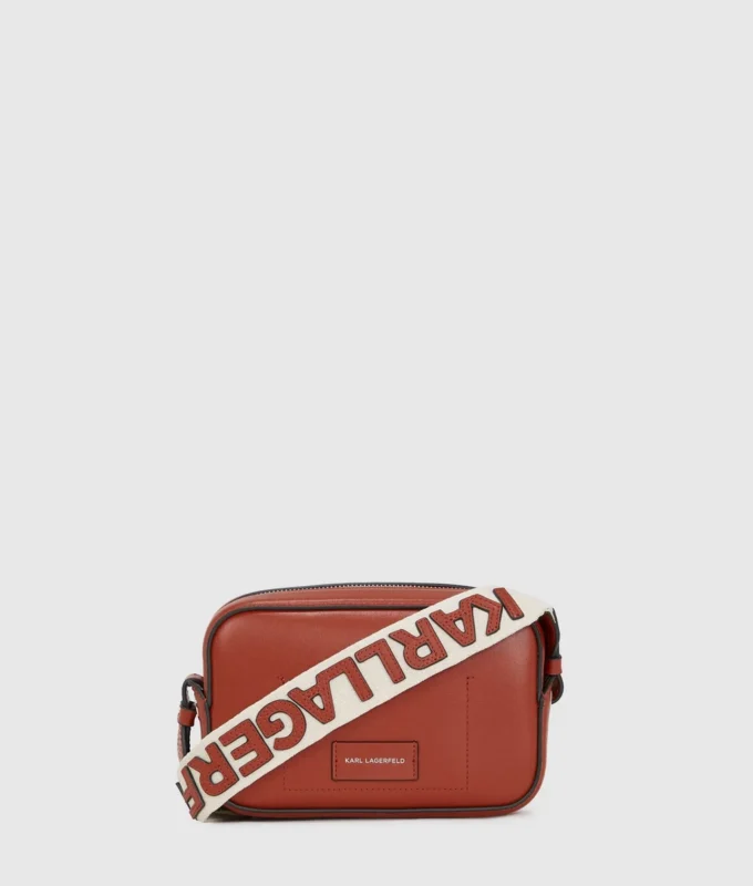 K/CIRCLE PERFORERT CROSSBODY-VESKE