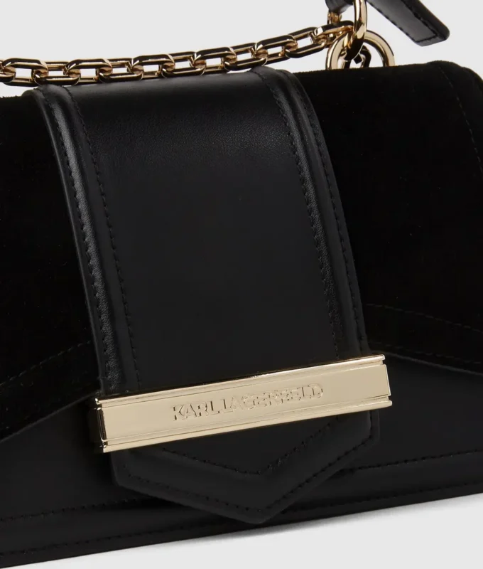 K/Nova liten crossbody-veske i semsket skinn