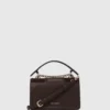K/Nova liten crossbody-veske i semsket skinn