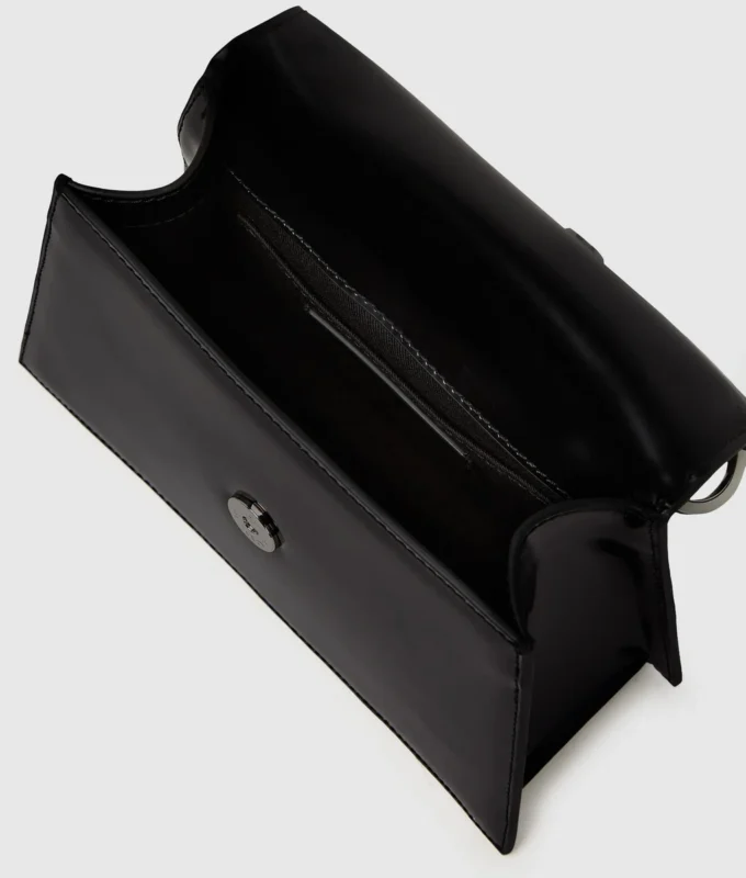 K/Signature liten crossbody-veske med nitter
