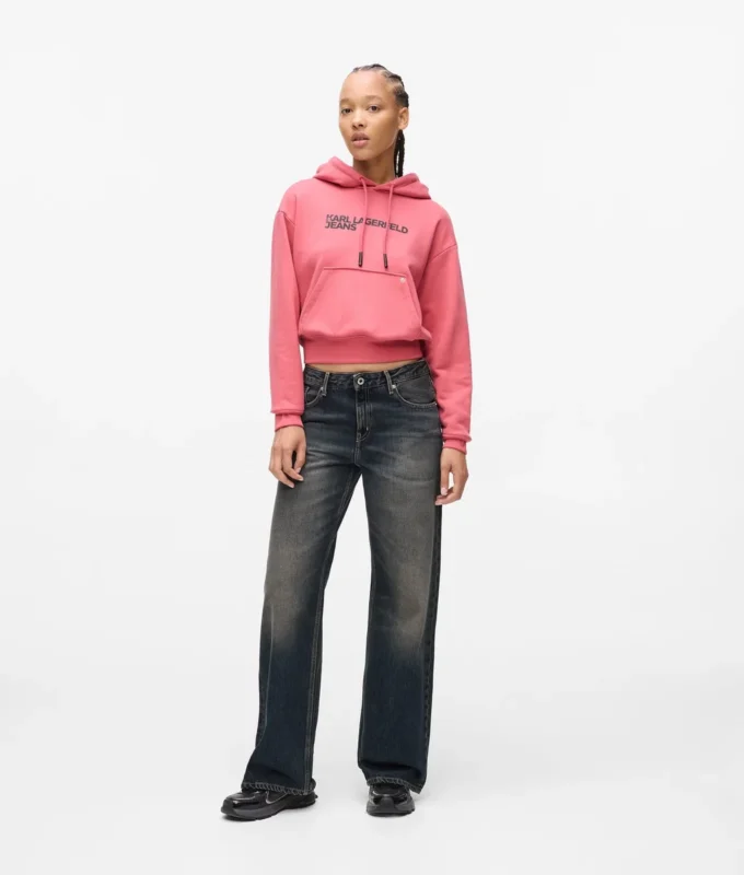 Midt høye, avslappede jeans